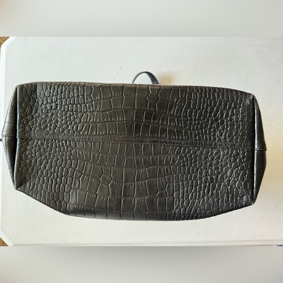 Cuyana Classic Structured Leather Tote Croc Embossed Black - Picture 11 of 17